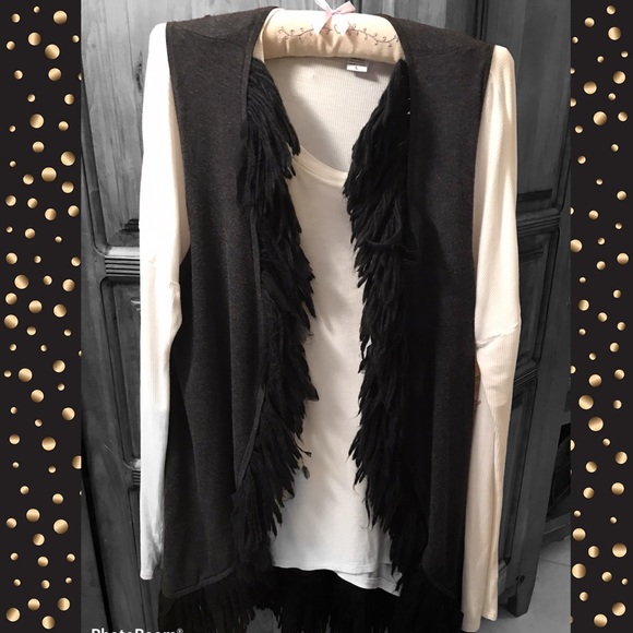 Cable & Gauge fringed VEST; LARGE (charcoal grey color with black fringe) - Picture 4 of 11